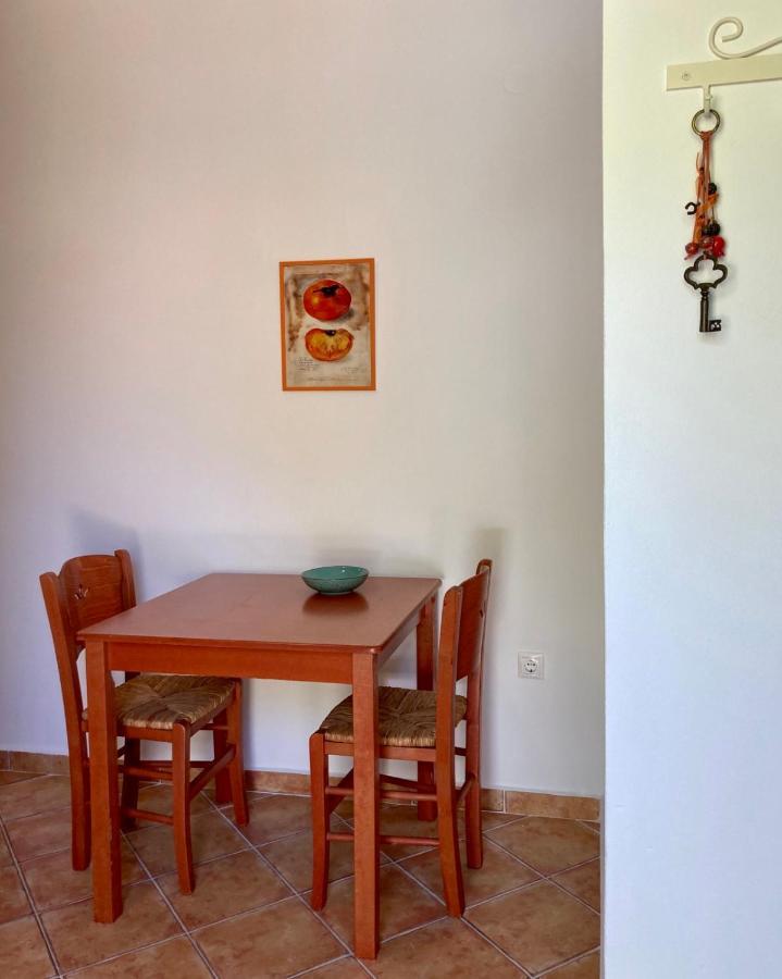 Syrou Lotos Studios & Apartments (Adults Only) Kini Zimmer foto